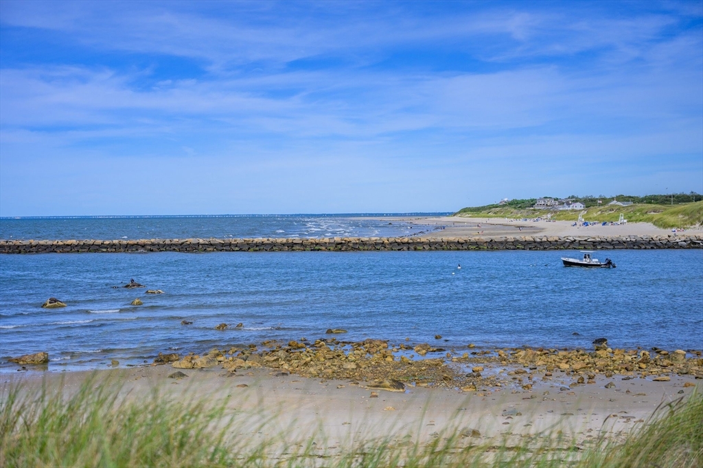 Dennis, Massachusetts 02641, United States, 4 Bedrooms Bedrooms, ,2 BathroomsBathrooms,Residential,Active,201438