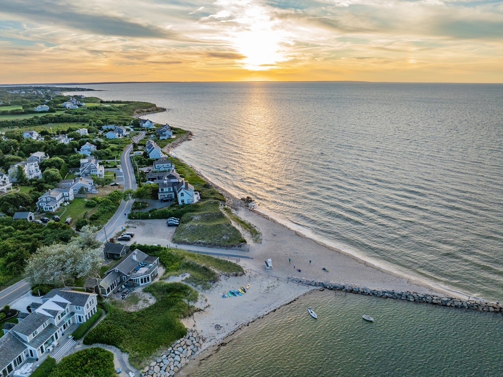 Dennis, Massachusetts 02641, United States, 4 Bedrooms Bedrooms, ,2 BathroomsBathrooms,Residential,Active,201438