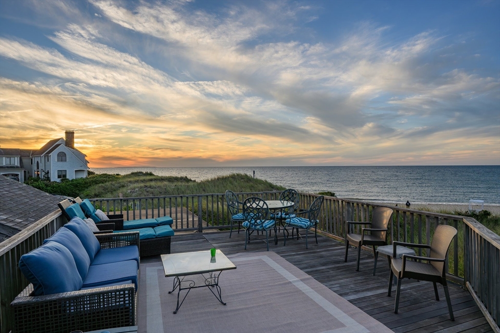 Dennis, Massachusetts 02641, United States, 4 Bedrooms Bedrooms, ,2 BathroomsBathrooms,Residential,Active,201438