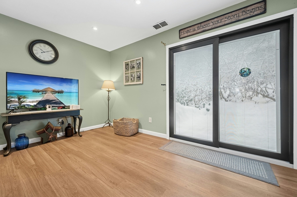 6 Thayer Pond Drive 11