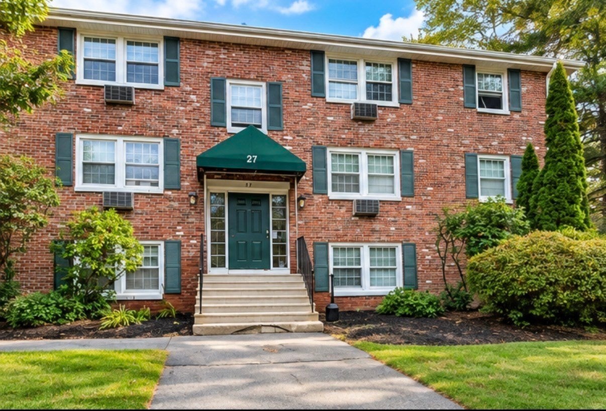 Photo of 27 Ridgewood Lane, Gardner, MA