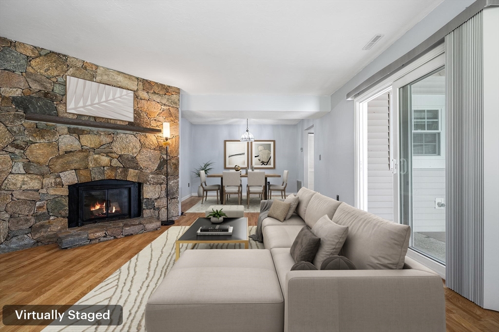 623 Edgebrook Dr 623