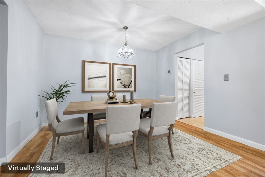 623 Edgebrook Dr 623