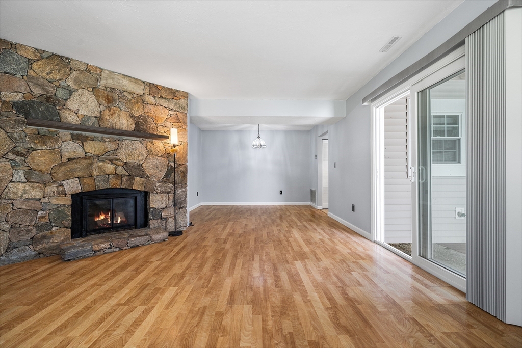 623 Edgebrook Dr 623