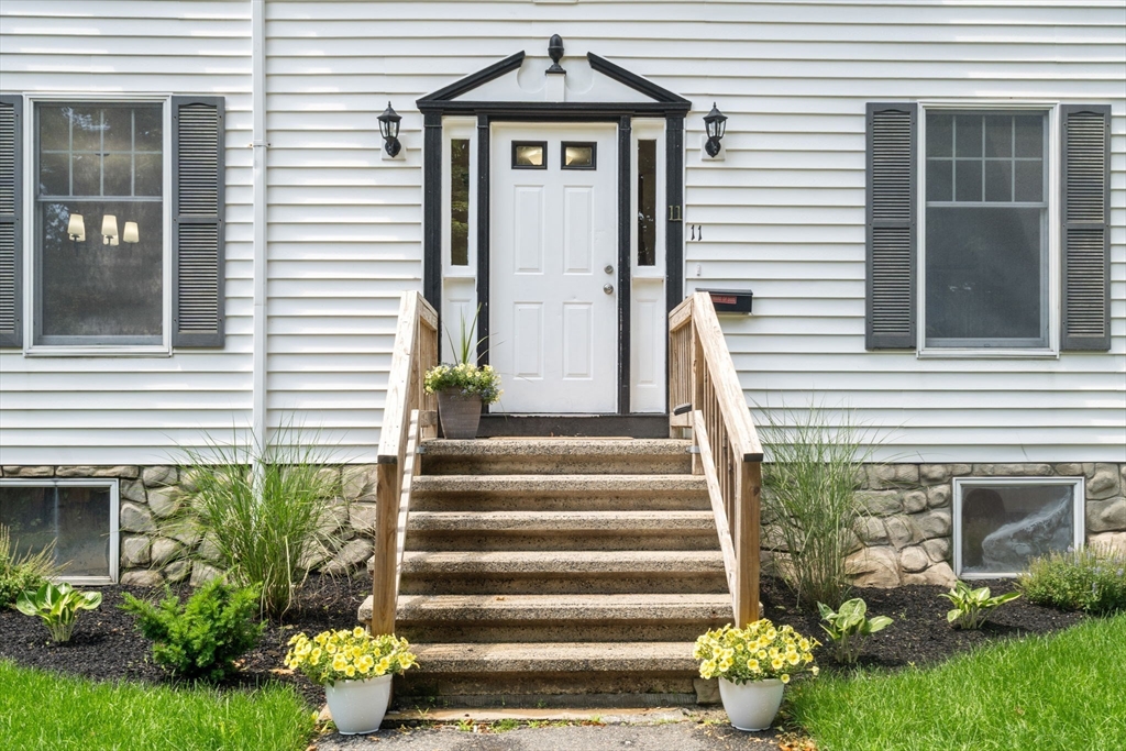 11-R Lynn St