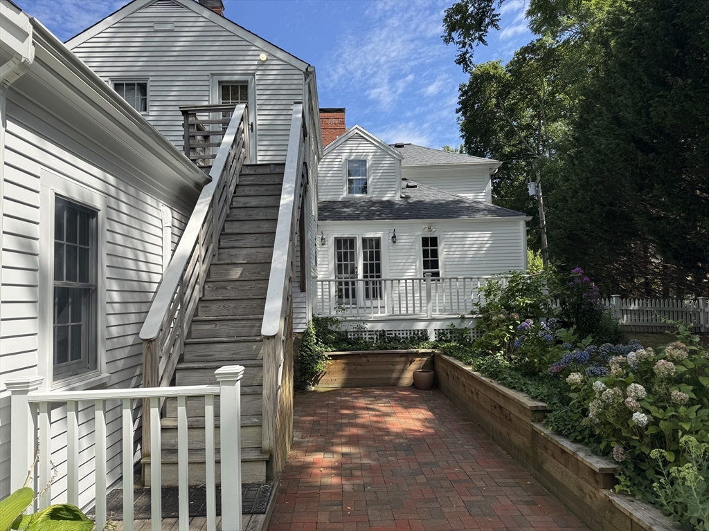 198 Main St 2