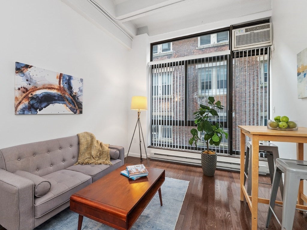 12 Stoneholm St 313