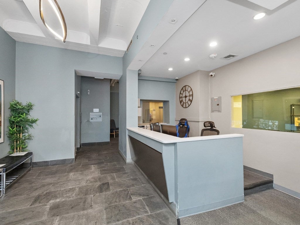 12 Stoneholm St 313