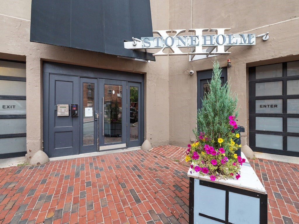 12 Stoneholm St 313