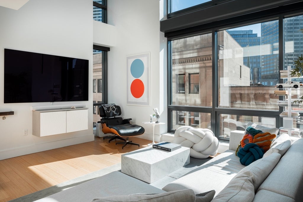 45 Province St 910