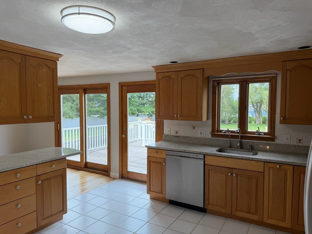 6 Canterbury Rd, Woburn, MA Photo #22