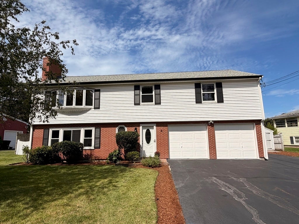 Photo of 6 Canterbury Rd, Woburn, MA
