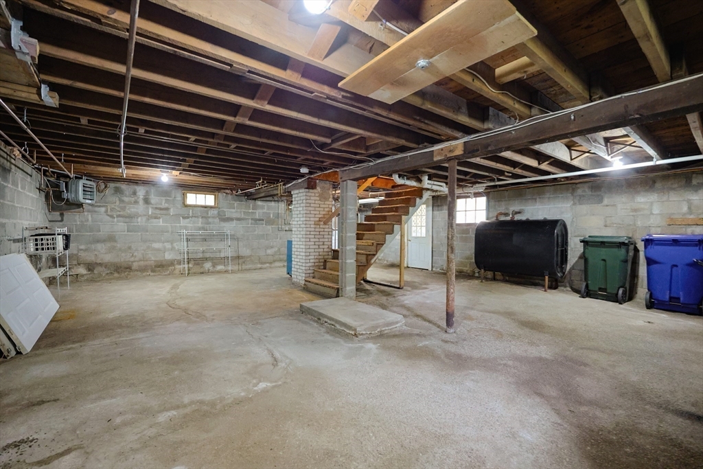 Hopedale, Massachusetts 01747, United States, 2 Bedrooms Bedrooms, ,1 BathroomBathrooms,Residential,Pending,207679