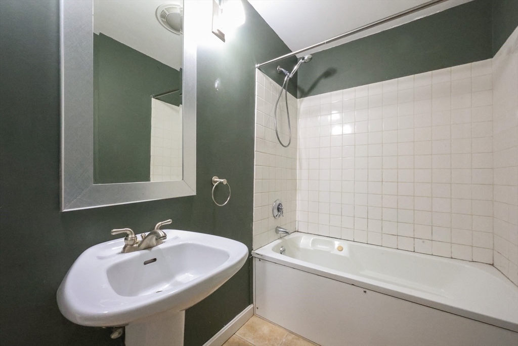 Hopedale, Massachusetts 01747, United States, 2 Bedrooms Bedrooms, ,1 BathroomBathrooms,Residential,Pending,207679