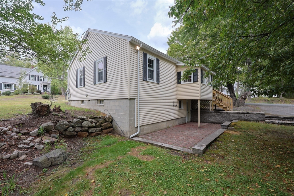 Hopedale, Massachusetts 01747, United States, 2 Bedrooms Bedrooms, ,1 BathroomBathrooms,Residential,Pending,207679