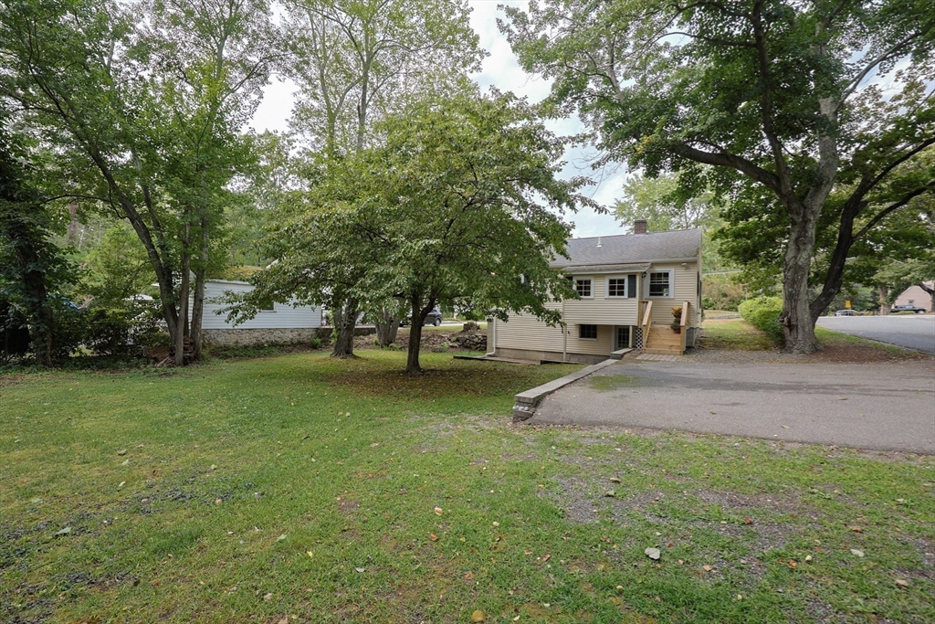 Hopedale, Massachusetts 01747, United States, 2 Bedrooms Bedrooms, ,1 BathroomBathrooms,Residential,Pending,207679