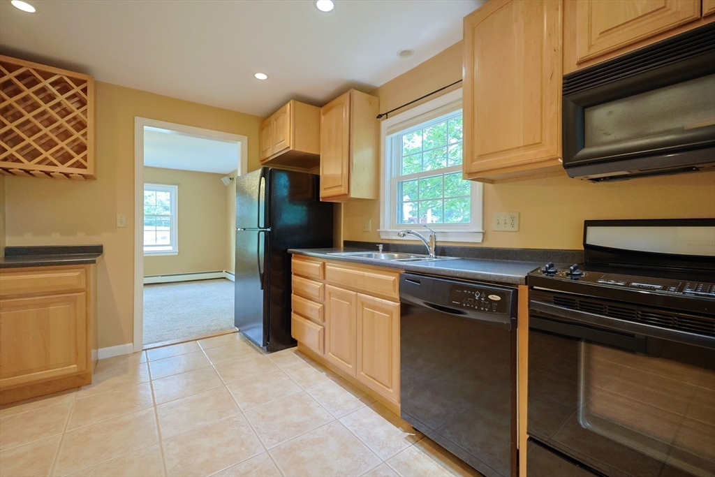 Hopedale, Massachusetts 01747, United States, 2 Bedrooms Bedrooms, ,1 BathroomBathrooms,Residential,Pending,207679