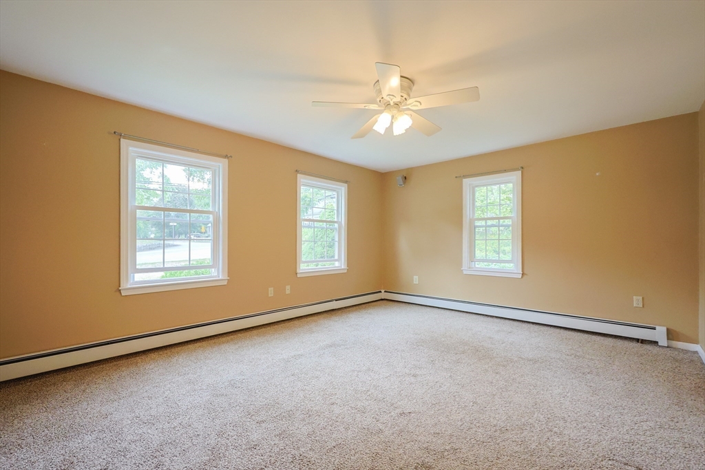 Hopedale, Massachusetts 01747, United States, 2 Bedrooms Bedrooms, ,1 BathroomBathrooms,Residential,Pending,207679