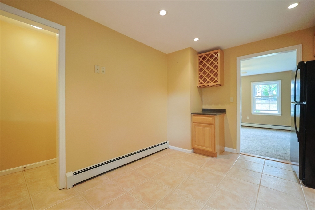 Hopedale, Massachusetts 01747, United States, 2 Bedrooms Bedrooms, ,1 BathroomBathrooms,Residential,Pending,207679