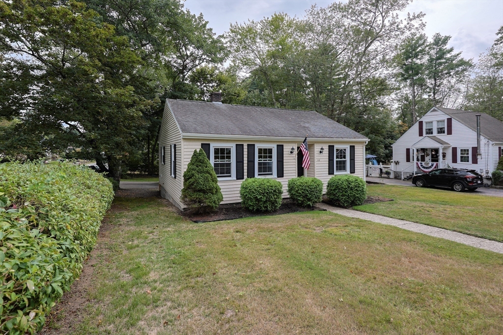 Hopedale, Massachusetts 01747, United States, 2 Bedrooms Bedrooms, ,1 BathroomBathrooms,Residential,Pending,207679