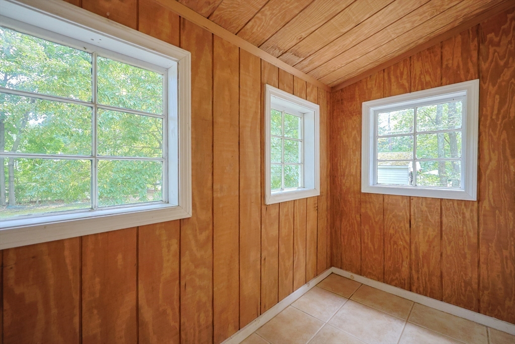 Hopedale, Massachusetts 01747, United States, 2 Bedrooms Bedrooms, ,1 BathroomBathrooms,Residential,Pending,207679