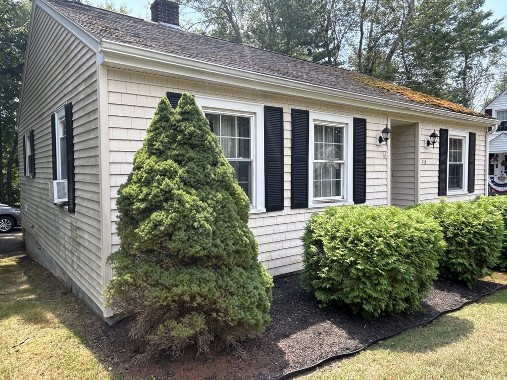 Hopedale, Massachusetts 01747, United States, 2 Bedrooms Bedrooms, ,1 BathroomBathrooms,Residential,Pending,207679