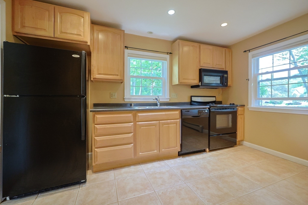 Hopedale, Massachusetts 01747, United States, 2 Bedrooms Bedrooms, ,1 BathroomBathrooms,Residential,Pending,207679