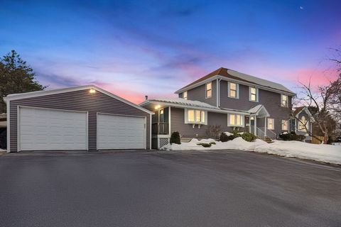 Photo of 40 Glen Dr, Peabody, MA 01960 (MLS # 73477891)