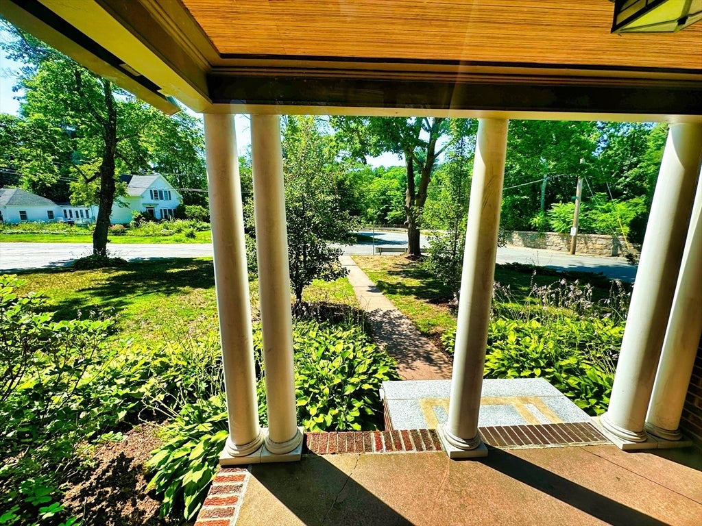 24 Locust Rd