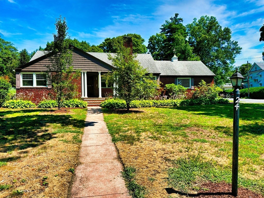 24 Locust Rd