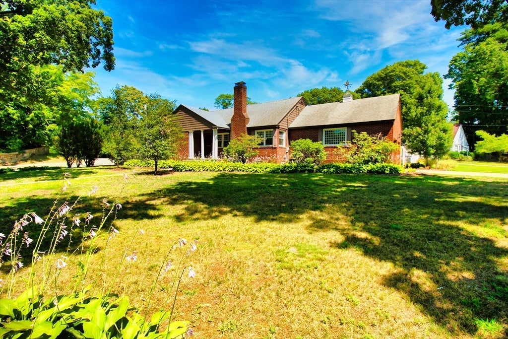 24 Locust Rd