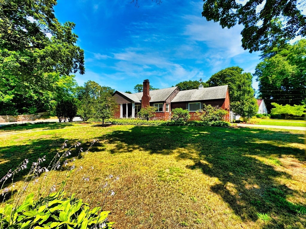 24 Locust Rd