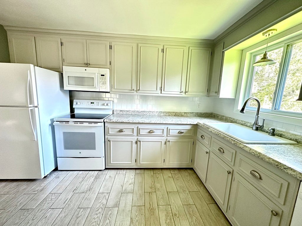 11 Sunview Terrace #1, Dartmouth, MA, 11 Sunview Terrace #1, Dartmouth, MA Photo #3