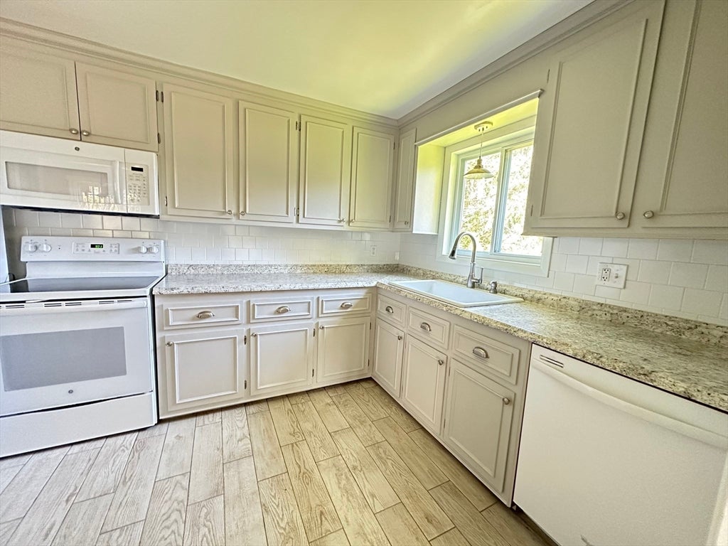 11 Sunview Terrace #1, Dartmouth, MA, 11 Sunview Terrace #1, Dartmouth, MA Photo #2