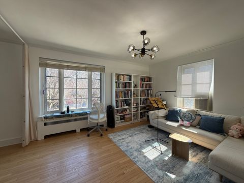 Photo of 11 Monmouth Ct #3, Brookline, MA 02446 (MLS # 73502526)