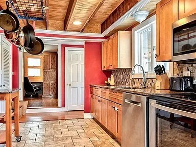 81 Riverview Cir
