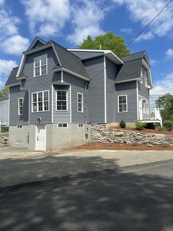 182 Russ St