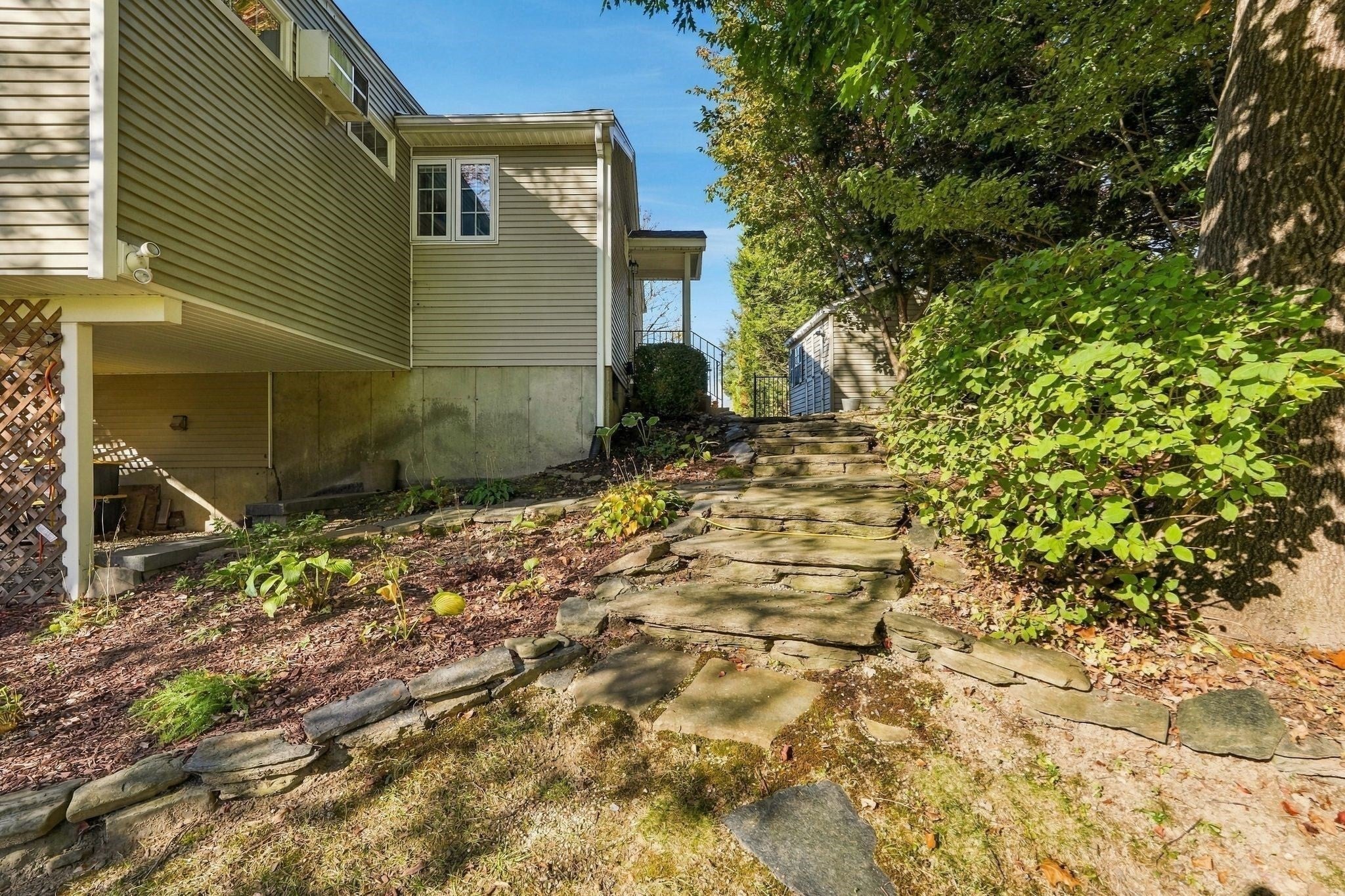 5 Maxine Cir, Easthampton, MA Photo #37