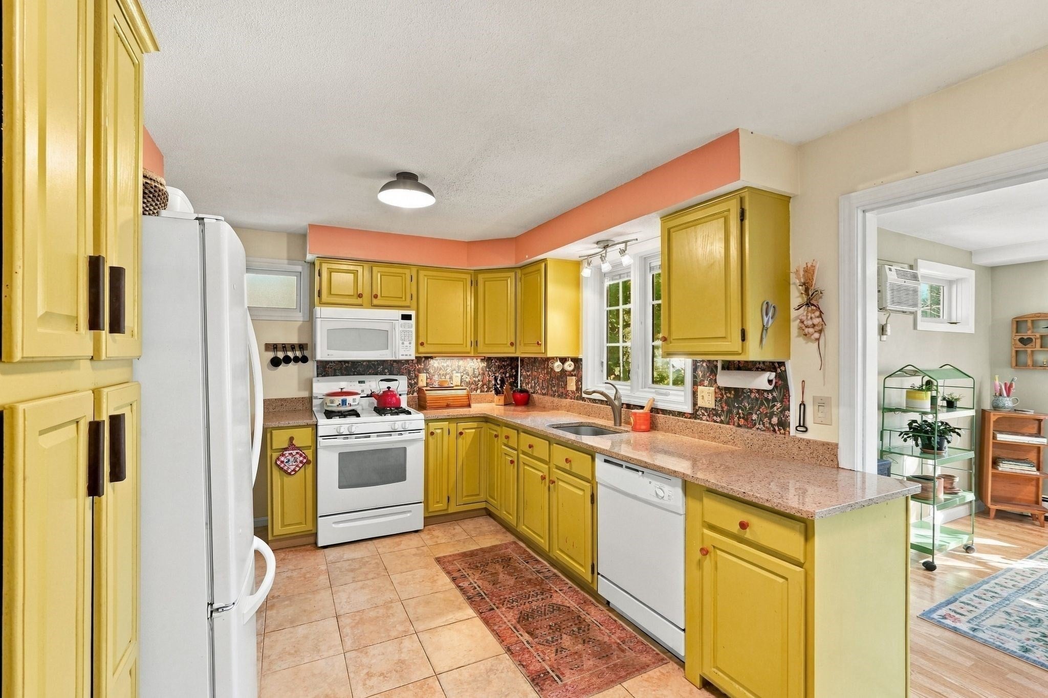 5 Maxine Cir, Easthampton, MA Photo #11