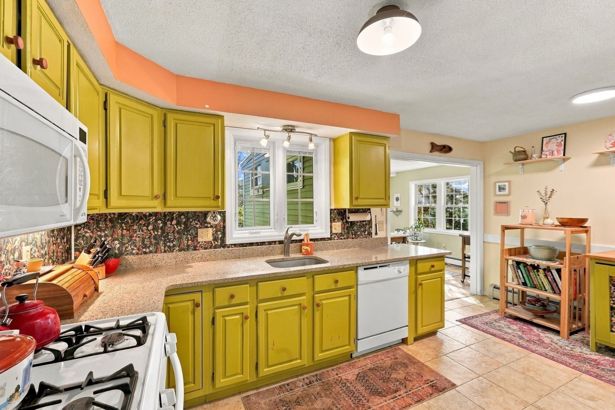 5 Maxine Cir, Easthampton, MA Photo #8