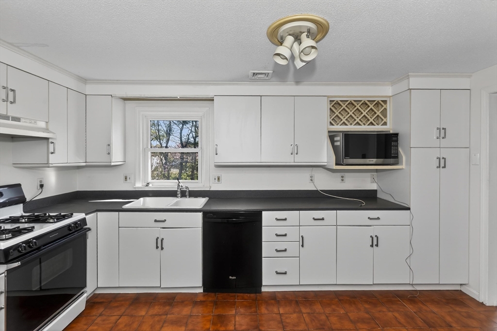 24 Willow Brook Dr