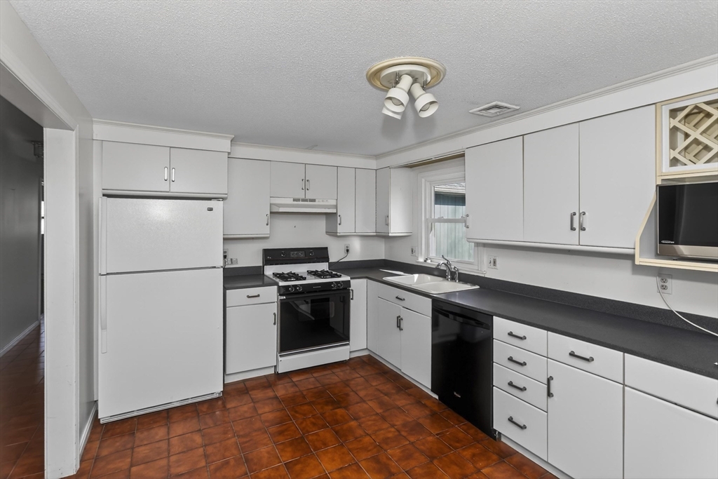24 Willow Brook Dr