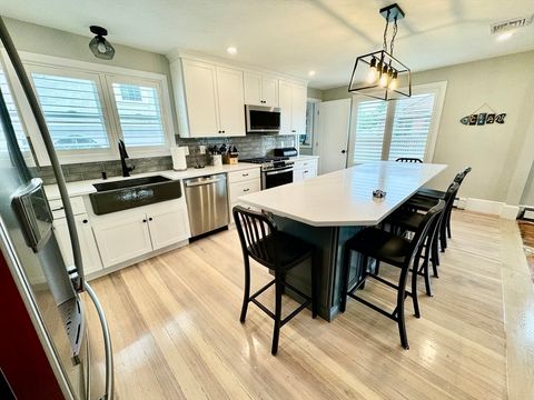 86 Manomet Ave Util Included JUNE Hull MA 02045