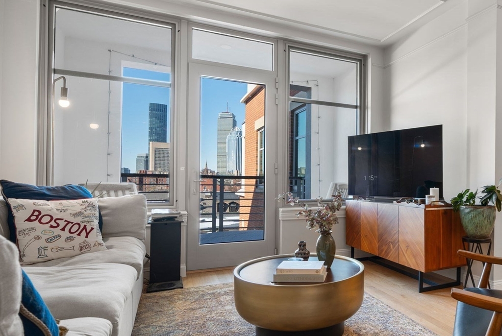 1597 Washington St 512