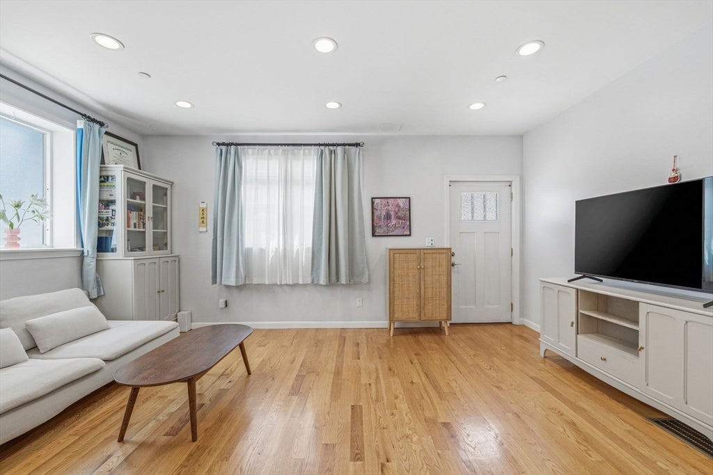 518 Main St #2, Medford, MA, 518 Main St #2, Medford, MA Photo #7