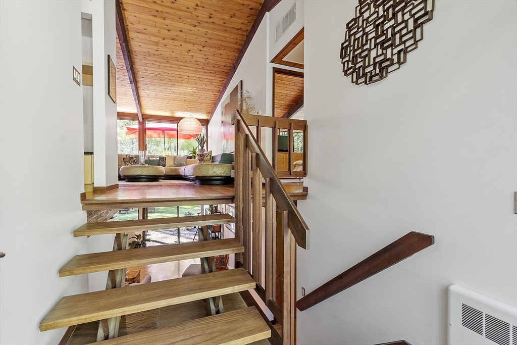 157 Carleton Rd