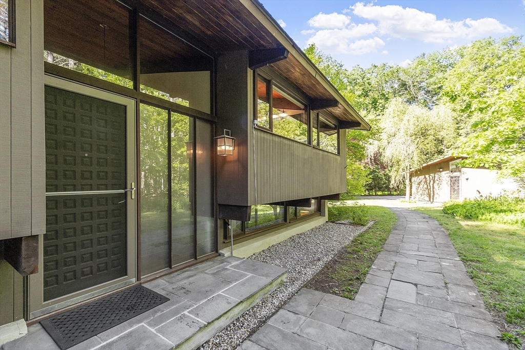 157 Carleton Rd