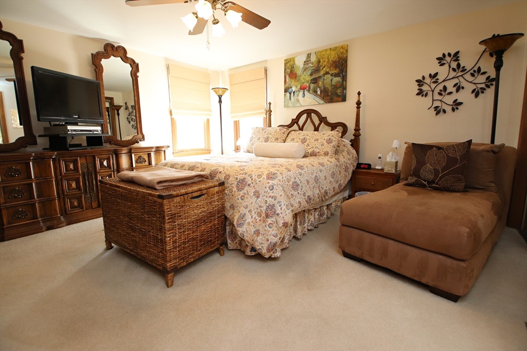 Saugus, Massachusetts 01906, United States, 3 Bedrooms Bedrooms, ,2 BathroomsBathrooms,Residential,Active,249967