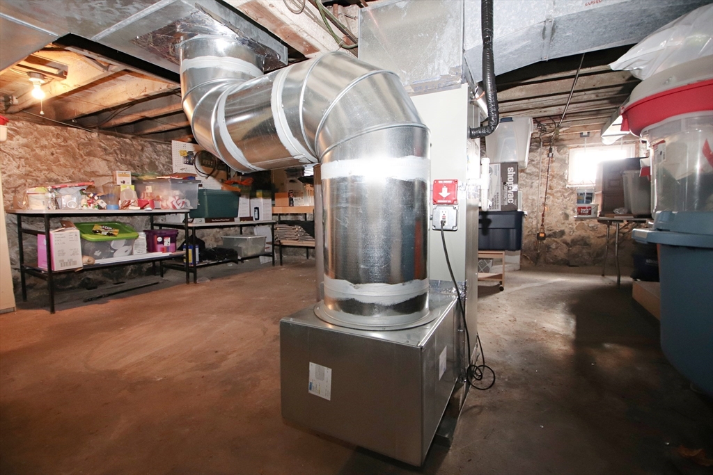 Saugus, Massachusetts 01906, United States, 3 Bedrooms Bedrooms, ,2 BathroomsBathrooms,Residential,Active,249967