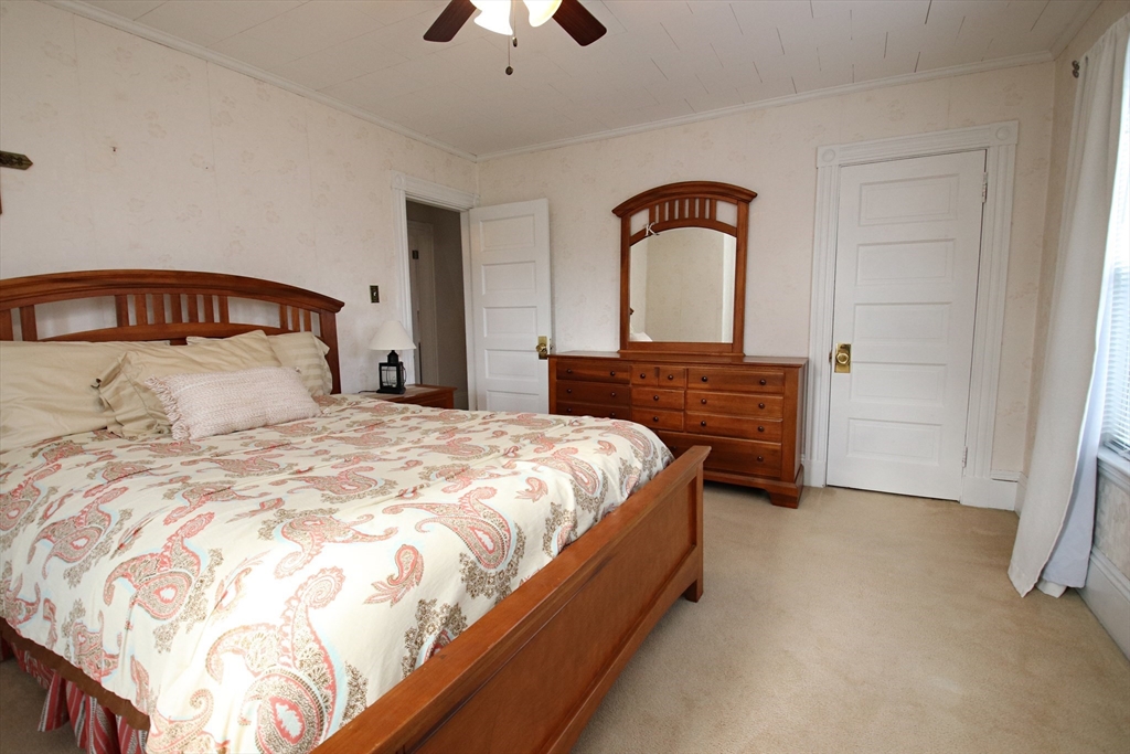 Saugus, Massachusetts 01906, United States, 3 Bedrooms Bedrooms, ,2 BathroomsBathrooms,Residential,Active,249967